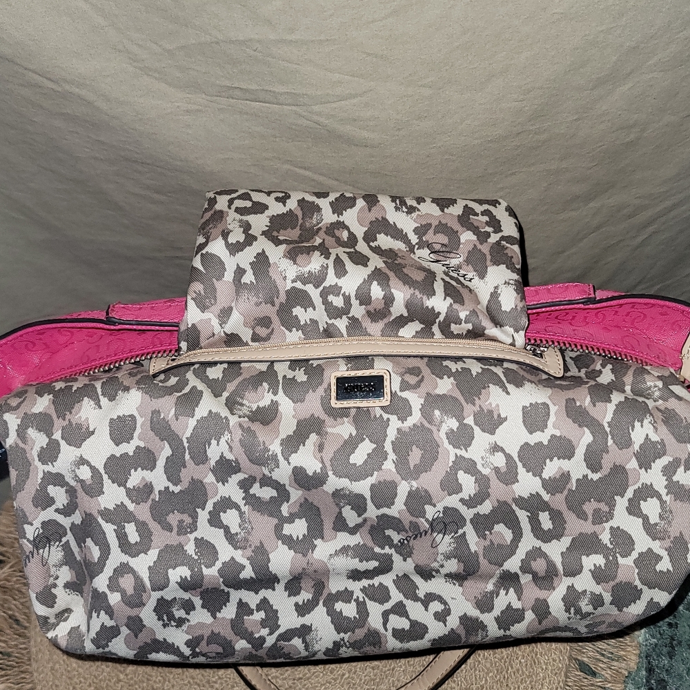 Guess purse - Picture 3 of 10